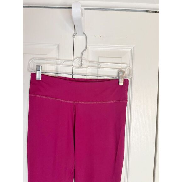 Fabletics Seamless Mid Rise Pocket Waistband Capri Length Athletic Leggings - Picture 6 of 10